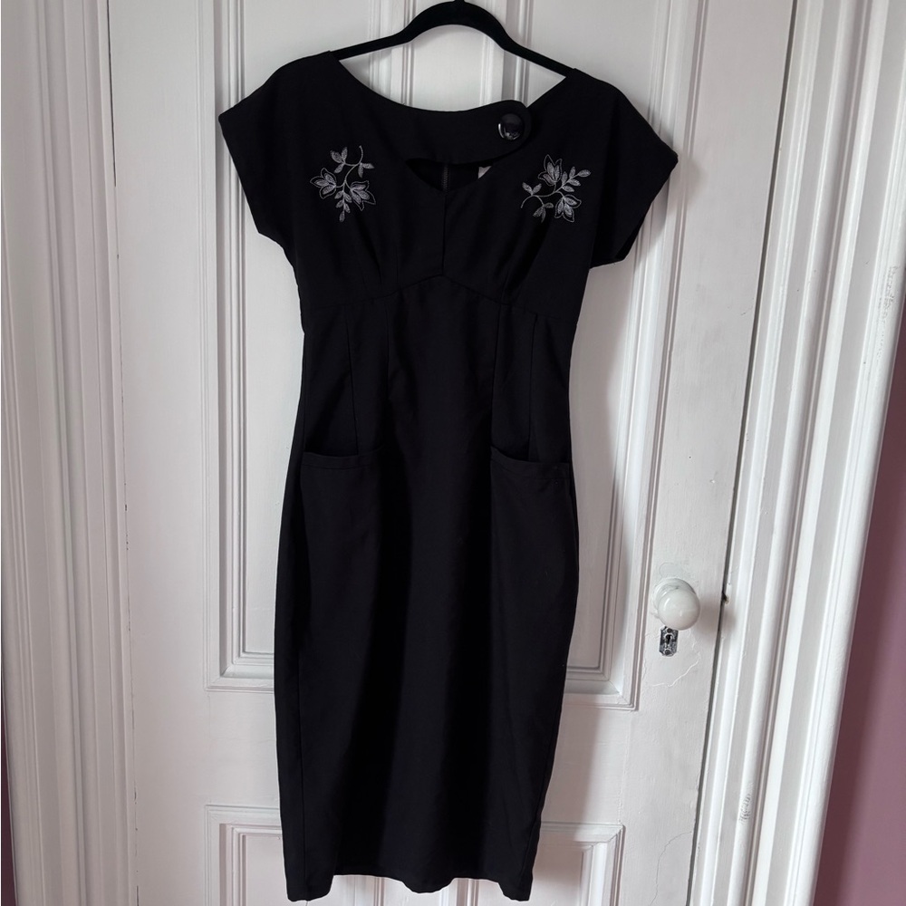 Women’s Vintage Betty Page Black Embroidered Short Sleeve Fitted Midi Dress M